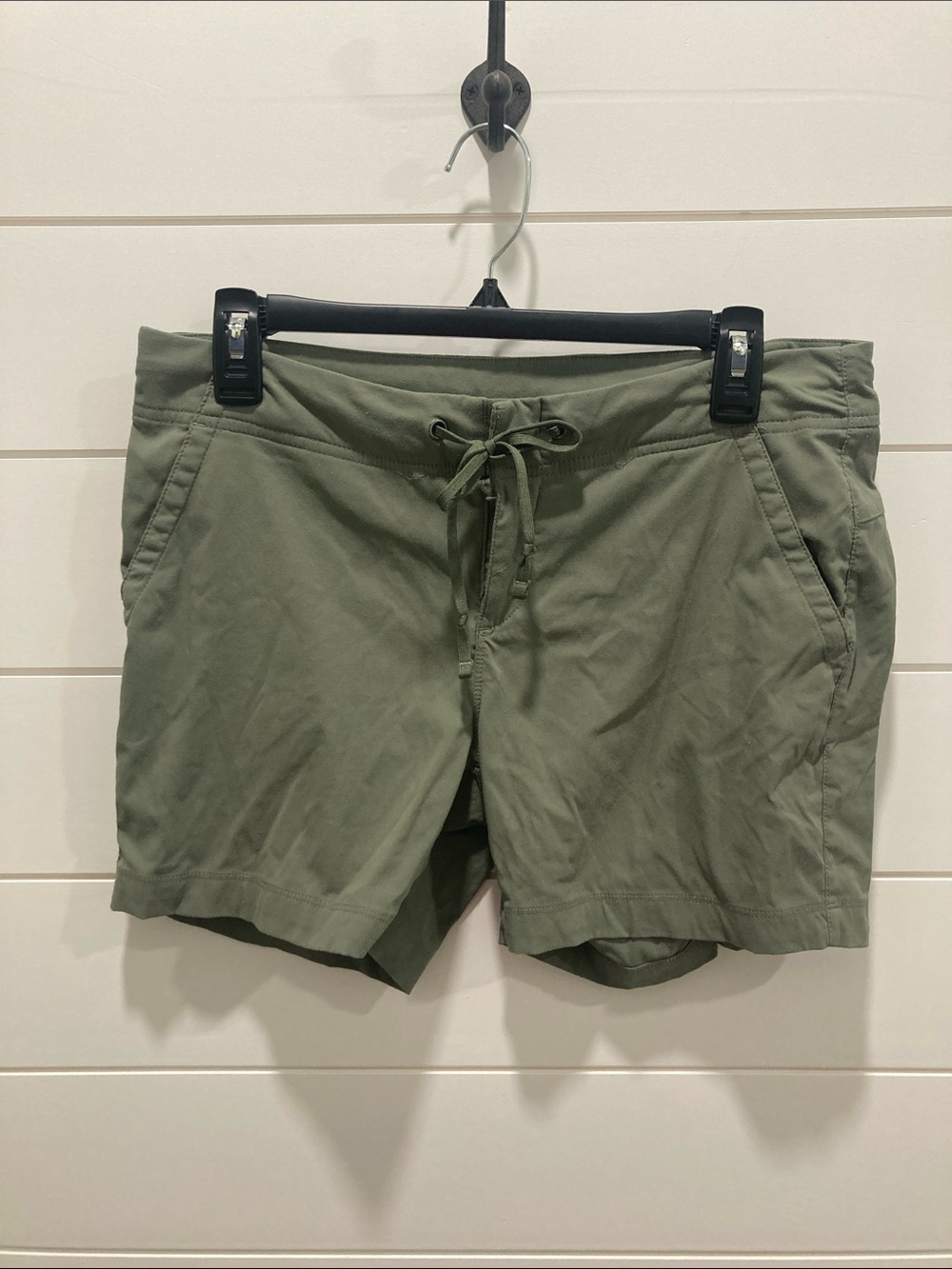 Columbia Olive Green Drawstring Activewear Utility Shorts Women's Size 8